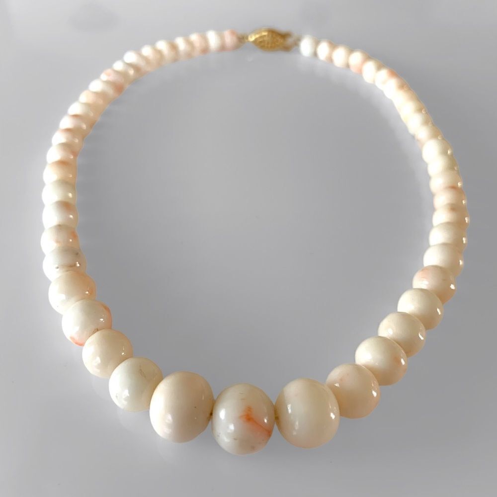 Vintage White Coral Angel Skin Graduated Bead Necklace - Picture 8 of 8
